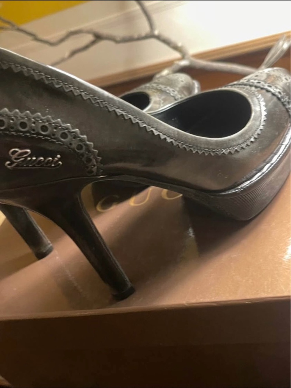 Gucci Black Leather Scalloped Heel Pumps